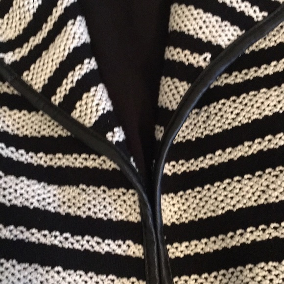 Ladies jacket - Picture 3 of 5